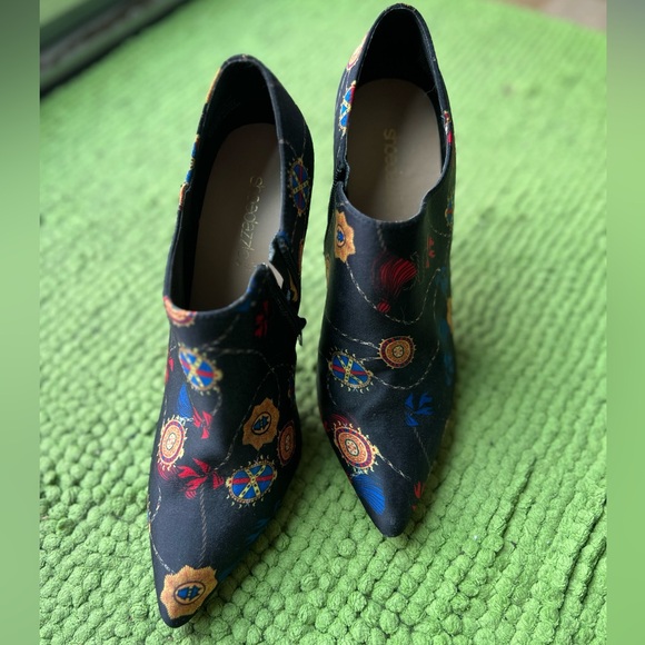 Silvan ankle bootie. Multicolor size 8 - Picture 3 of 3